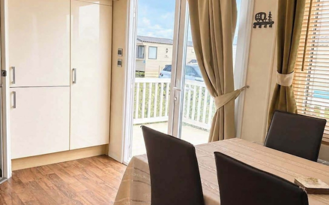 Caravan Meg Sleeps 6 With Free Parking