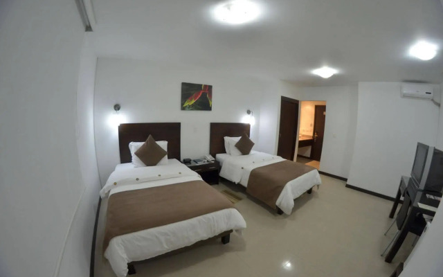 Hotel Pinares Plaza