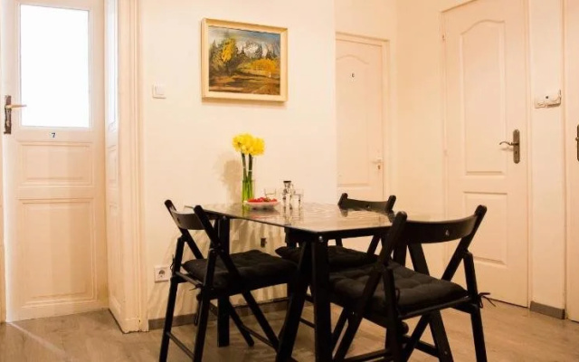 Ozone Private Rooms And Hostel
