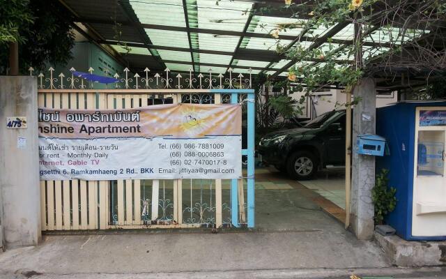 Апартаменты Sunshine Apartment вид на фасад