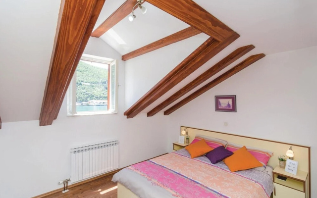 Nice Home in Mokosica With Wifi and 6 Bedrooms