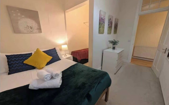 2-bed Apartment in Morningside - by Holiday Homes