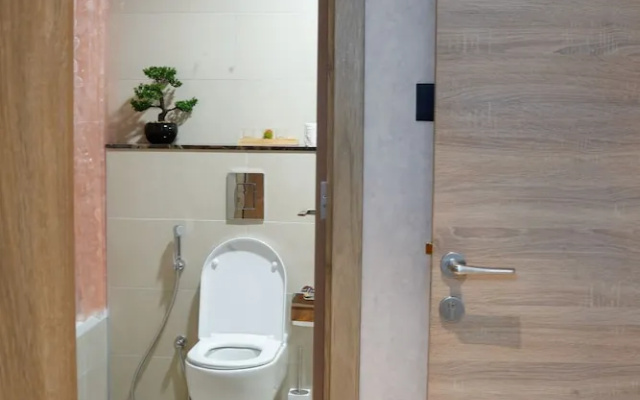 Stylish 1 BR for rent G005