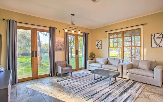 Charming Gainesville Retreat: Barn, Horses Welcome