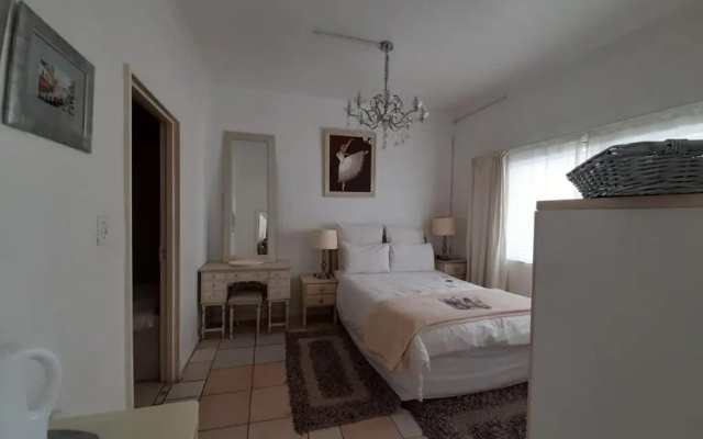 Au Plais De Langebaan At Palm Tree Villa