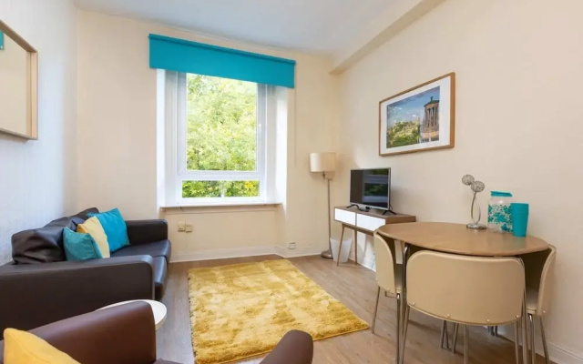 Homely 1 Bedroom Flat Near Haymarket Station