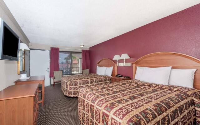 Days Inn By Wyndham San Antonio Splashtownatt Center San - 