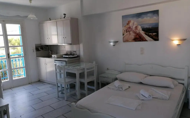 Flora Apartments & Studios