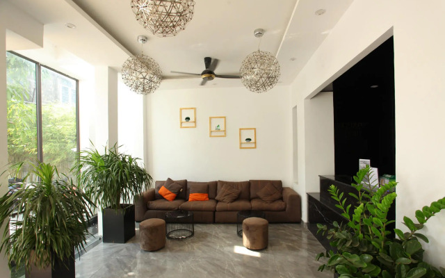 Aroya Hotel