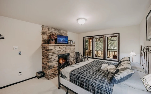 89gs - Hot Tub - Pets Ok - Wifi - Sleeps 4 1 Bedroom Home by RedAwning