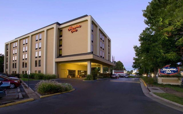 Отель Hampton Inn Fairfax City США, Фэрфакс - отзывы, цены и фото номеров - забронировать отель Hampton Inn Fairfax City онлайн вид на фасад