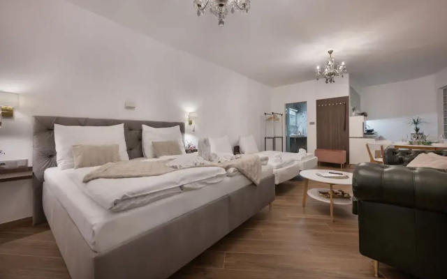 Kaiserstein Palace Apartments