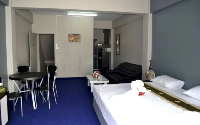 The Lounge Hotel
