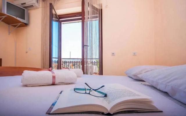 Inviting Holiday Apartment in Primosten