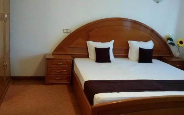 Elegance Hotel