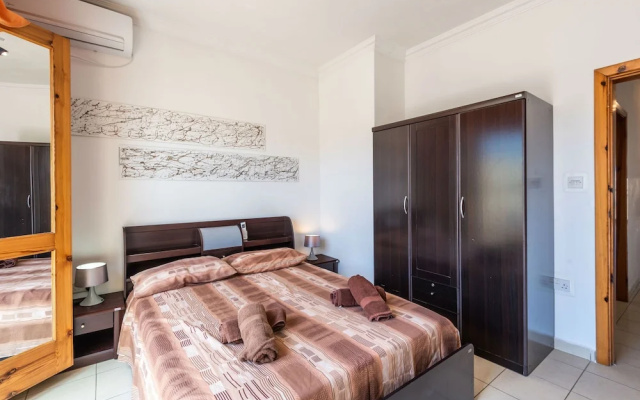 Getawaysmalta- Spinola Bay 1-bedroom Seafront Penthouse St Julian Near Paceville