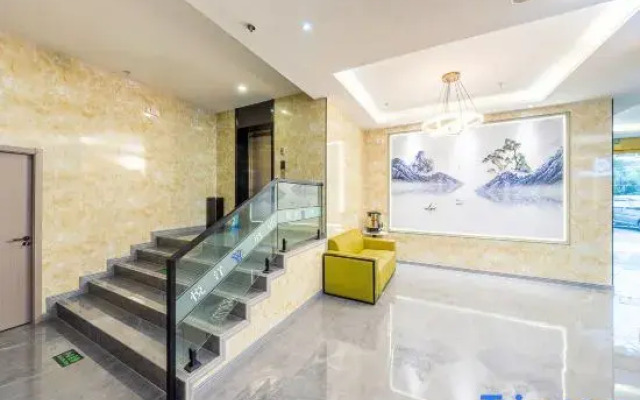 Yueyang Hotel (Wildlife Park Commercial Lane)