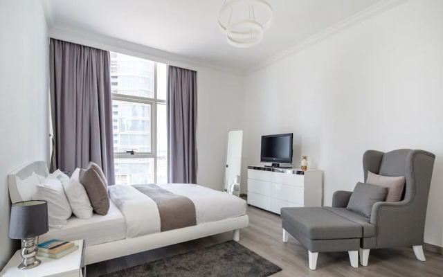 Ravishing 3BR Apartment With Amazing Marina Views