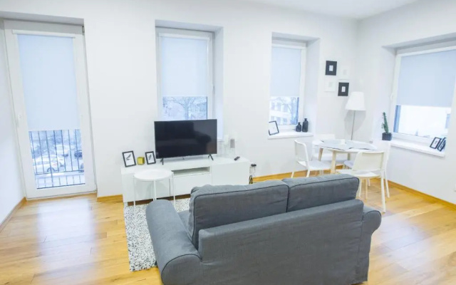 Bright 1BD Apartment in Old Town by Hostlovers