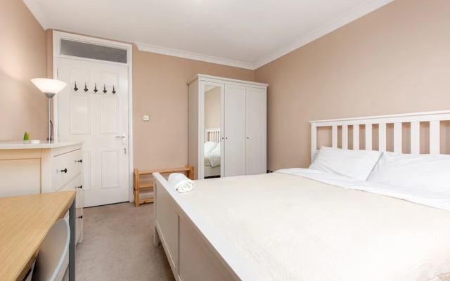 Metropolitan Close - Deluxe Guest Room 2