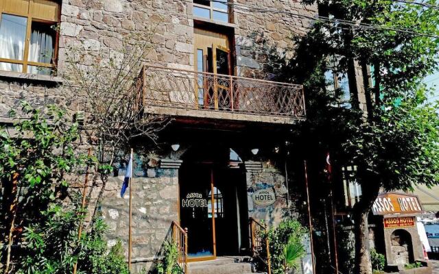 Assos Hotel вид на фасад