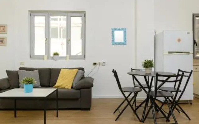 Beachfront 52 by Tlv 2 Rent
