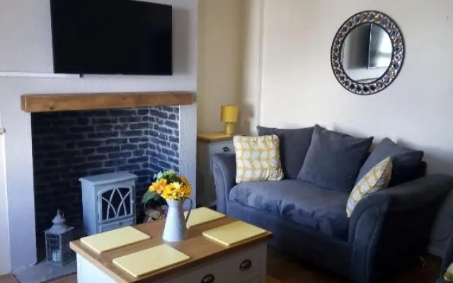 Eden Rose Cottage in Morecambe hot tub