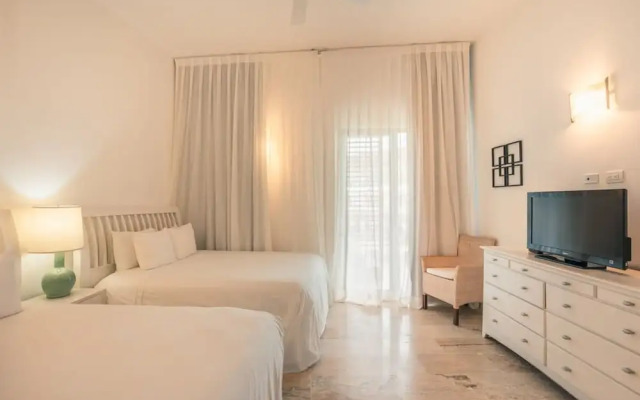 2br Apt 5 Guests Balcony With Pool View