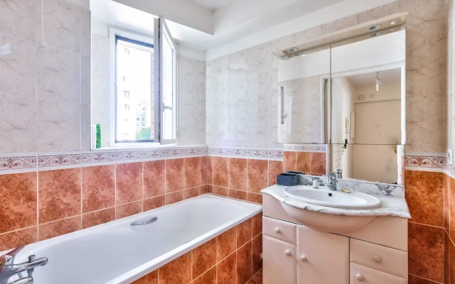 Nice 2 Room Apartment in Paris
