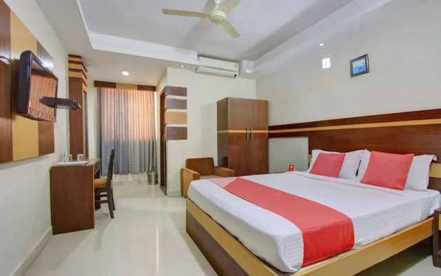 OYO 958 Hotel Greenwood Inn