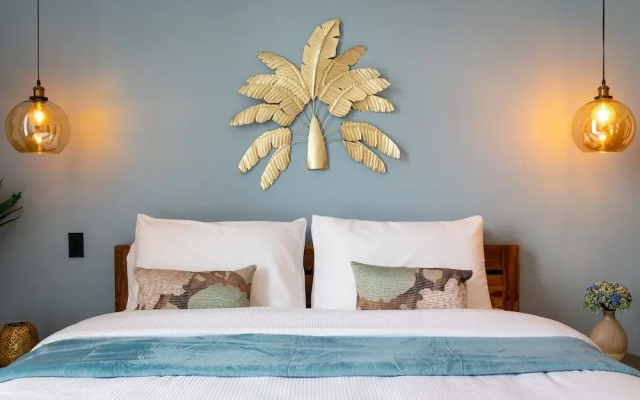 Maison Privee - Tiara Aquamarine 302