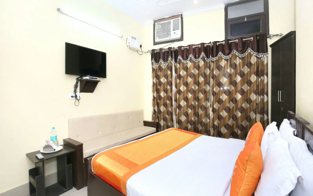 OYO 11642 Hotel Golden Grand