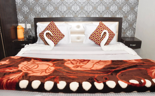 OYO 8766 Hotel Ds Regency