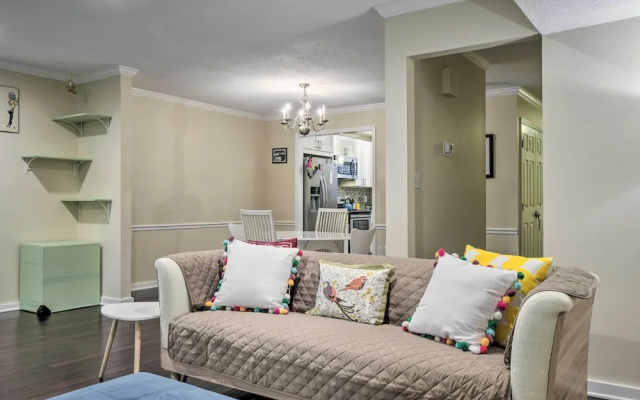 Tree-lined Durham Townhome: Close to Parks!