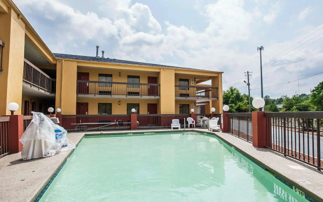 Econo Lodge Inn & Suites Tuscaloosa I-20