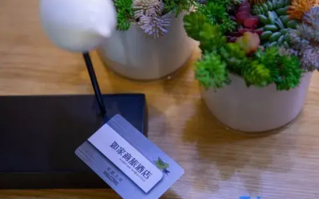 Homeinn Selected Hotel (Urumqi Xinbei Yuanchun Agricultural University Store)