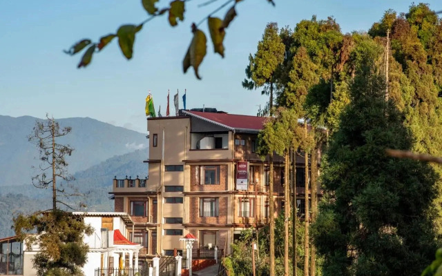 Summit Sherpa Mountain Hotel & Spa