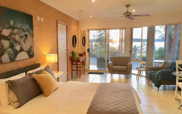 SilverWaters Waterfront Accommodation