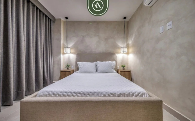 Luxury 2 BR Condo Near Beaches - Pools - Gym