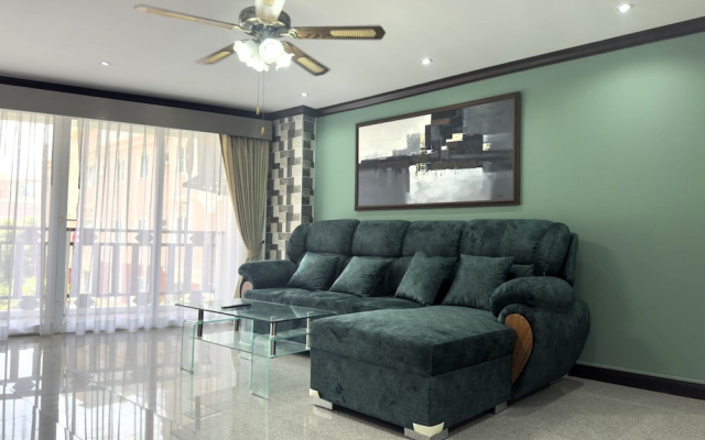 Spacious 2BR Condo - 3 Balconies & Green Views
