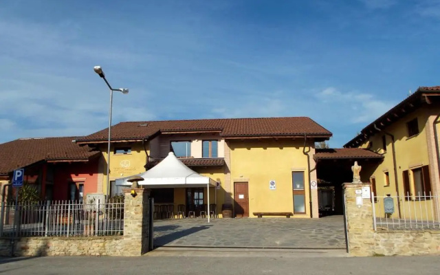 Vite diPinte 1 bilocale in langa