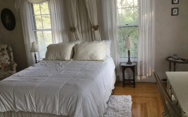 Pillsbury House Bed & Breakfast