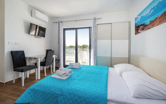 Deluxe Villa Laura With Pool Studio 1b