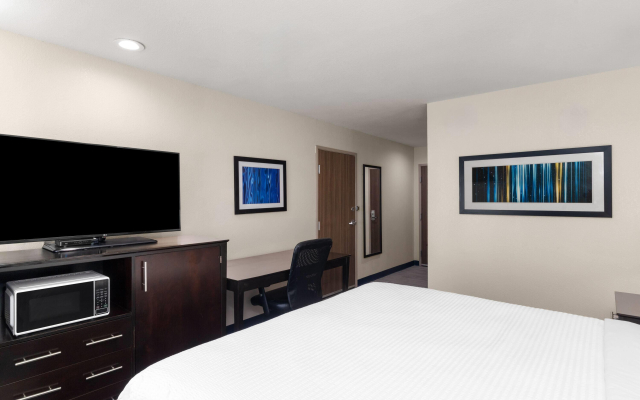 Baymont by Wyndham Iowa Lake Charles