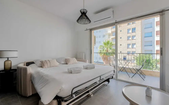 Beautiful Flat With Balcony - 200m From the Beach
