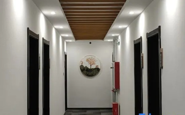 Luke Hotel (Zhoukou East Bus Station)