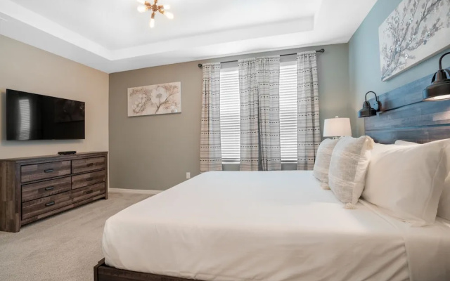 1804 Tropical Palms Circle