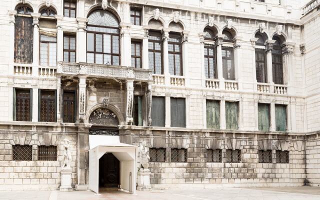 Отель Ve.N.I.Ce. Cera Casa Santo Stefano Италия, Венеция - отзывы, цены и фото номеров - забронировать отель Ve.N.I.Ce. Cera Casa Santo Stefano онлайн вид на фасад