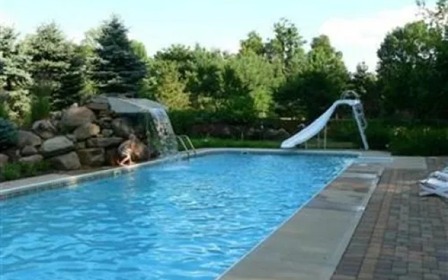 Whispering Oaks Bed & Breakfast