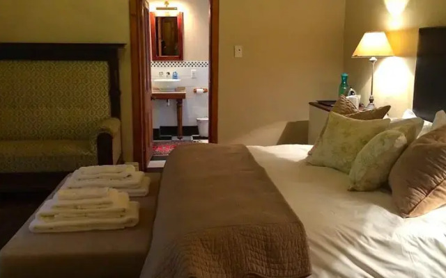 Clifton Country Manor